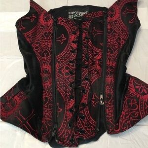 ISO VATICAN VIXEN EITHER BLACK OR RED